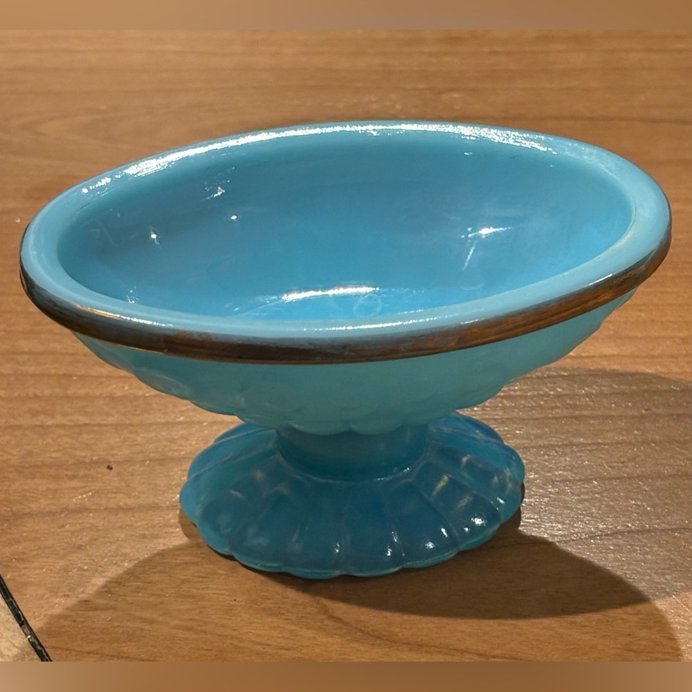 Vintage Avon Blue Glass Pedestal Soap Dish in great condition